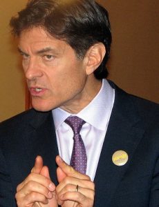 Dr. Oz making a point as he speaks to an audience