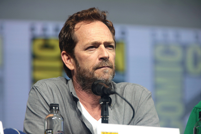 Luke Perry in front of a microphone at Comicon last year