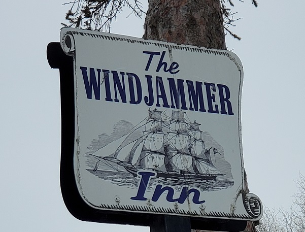 Sign for The Windjammer Inn looks like an old scroll with the hotel's name and an old schooner drawing on it. 