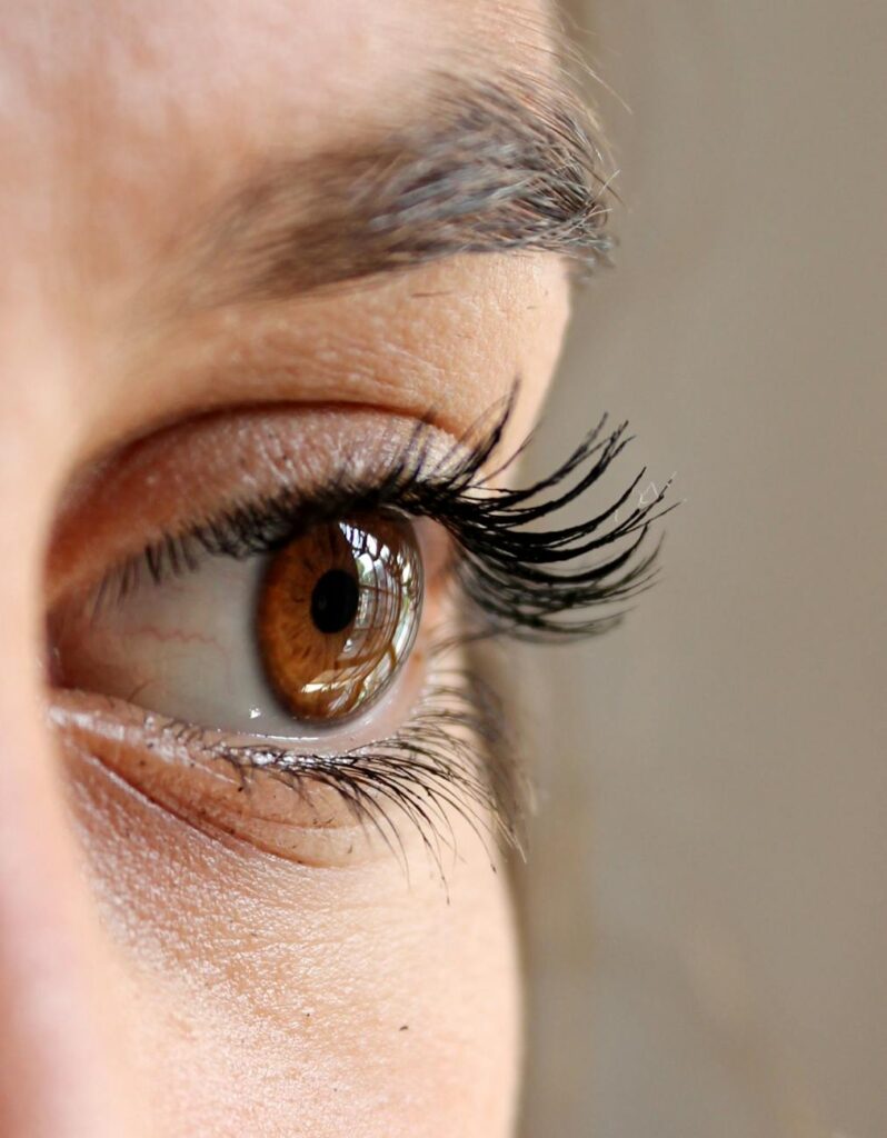 women s black mascara
