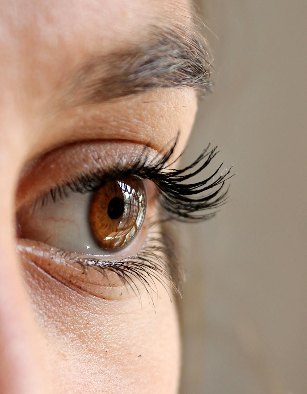 women s black mascara