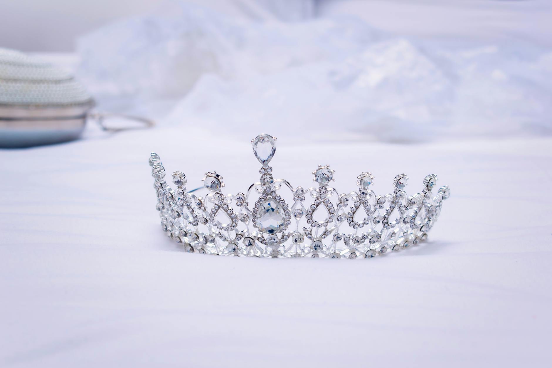 crown with diamonds